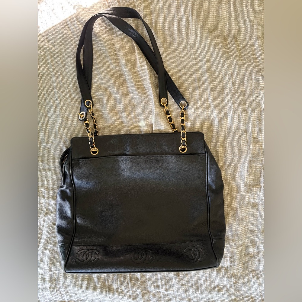 Large Chanel pebbled black Leather shoulder bag